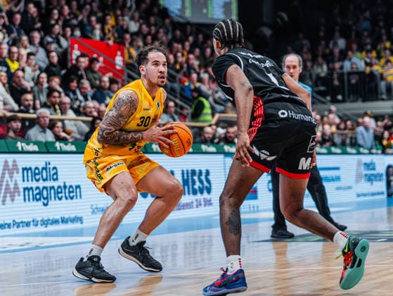 Jeffrey Carroll (Phoenix Hagen, 30) im Zweikampf gegen Davien Latrell Williamson (SBB Baskets, 07) Phoenix Hagen vs. SBB Baskets Wolmirstedt, Basketball, BARMER 2. Basketball Bundesliga, 18. Spieltag, Saison 2025 2026, 17.01.2026 Phoenix Hagen vs. SBB Baskets Wolmirstedt, Basketball, BARMER 2. Basketball Bundesliga, 18. Spieltag, Saison 2025 2026, 17.01.2026 Hagen Copyright: xEibner-Pressefoto DamianxKruczynx EP_DKI