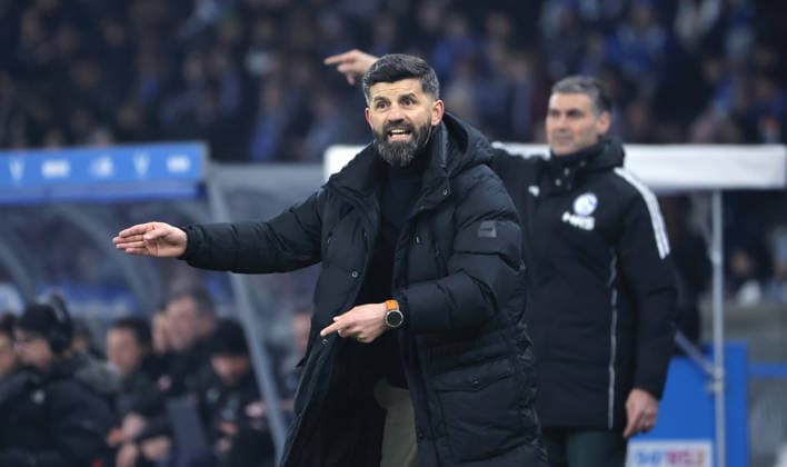Trainer Miron Muslic gibt Anweisungen Aktion Oberkörper Fußball Fussball DFL 2.Bundesliga Herren 18. Spieltag Saison 2025 2026 17.01.2026 Hertha BSC Berlin vs. FC Schalke 04 S04 DFL regulations prohibit any use of photographs as image sequences and or quasi-video