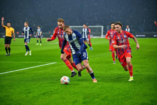 Michael Cuisance (Hertha BSC, 10), Timo Becker (FC Schalke 04, 05), Mika Tom Wallentowitz (FC Schalke 04, 35), GER, Hertha BSC vs. ,FC Schalke 04, 2. Bundesliga, Saison 2025 2026, 18. Spieltag, 17.01.2026 (DFL REGULATIONS PROHIBIT ANY USE OF PHOTOGRAPHS AS IMAGE SEQUENCES AND OR QUASI - VIDEO). GER, Hertha BSC vs. ,FC Schalke 04, 2. Bundesliga, Saison 2025 2026, 18. Spieltag, 17.01.2026 Berlin