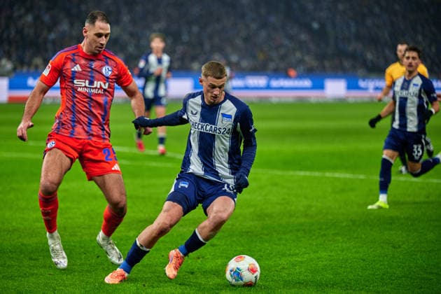 Nikola Katic (FC Schalke 04, 25), Michael Cuisance (Hertha BSC, 10), GER, Hertha BSC vs. ,FC Schalke 04, 2. Bundesliga, Saison 2025 2026, 18. Spieltag, 17.01.2026 (DFL REGULATIONS PROHIBIT ANY USE OF PHOTOGRAPHS AS IMAGE SEQUENCES AND OR QUASI - VIDEO). GER, Hertha BSC vs. ,FC Schalke 04, 2. Bundesliga, Saison 2025 2026, 18. Spieltag, 17.01.2026 Berlin