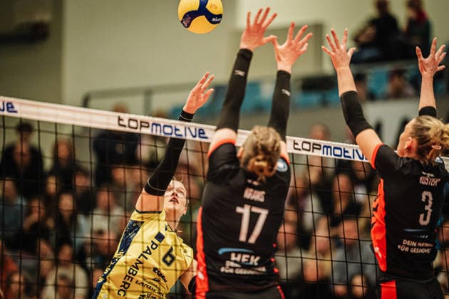 Volleyball Frauen Saison 2025 2026 Volleyball Bundesliga ETV Hamburger Volksbank Volleys vs. SSC Palmberg Schwerin 17.01.2026 Angriff von Iris Vos ( 6, SSC Palmberg Schwerin) Hamburg CU Arena Hamburg Deutschland