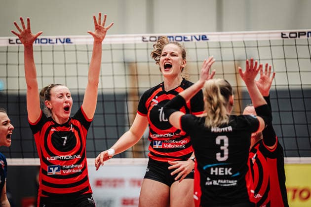 Volleyball Frauen Saison 2025 2026 Volleyball Bundesliga ETV Hamburger Volksbank Volleys vs. SSC Palmberg Schwerin 17.01.2026 ETV jubelt, v.l. Leonie Körtzinger ( 7, ETV Hamburger Volksbank Volleys) und Lena Liegert ( 10, ETV Hamburger Volksbank Volleys) Hamburg CU Arena Hamburg Deutschland