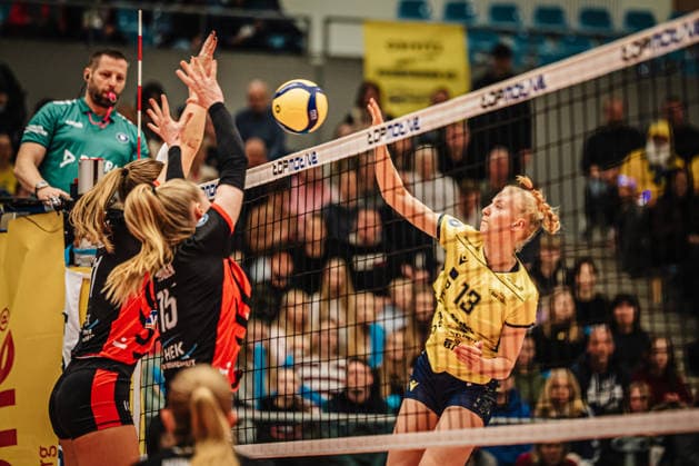 Volleyball Frauen Saison 2025 2026 Volleyball Bundesliga ETV Hamburger Volksbank Volleys vs. SSC Palmberg Schwerin 17.01.2026 Angriff von Luisa van Clewe ( 13, SSC Palmberg Schwerin) Hamburg CU Arena Hamburg Deutschland