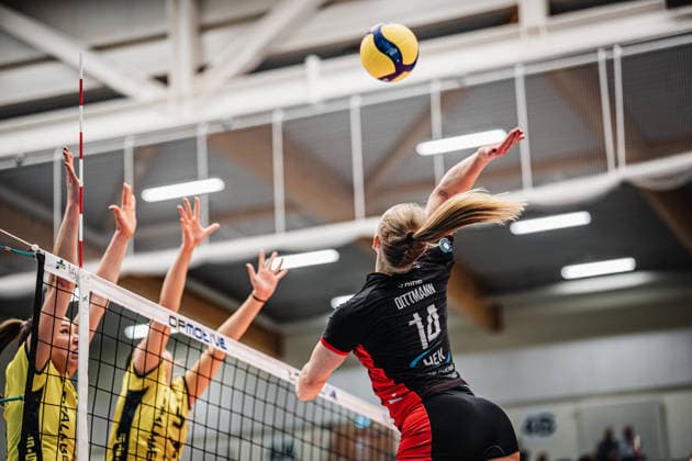 Volleyball Frauen Saison 2025 2026 Volleyball Bundesliga ETV Hamburger Volksbank Volleys vs. SSC Palmberg Schwerin 17.01.2026 Fiona Dittmann ( 14, ETV Hamburger Volksbank Volleys) beim Angriff Hamburg CU Arena Hamburg Deutschland