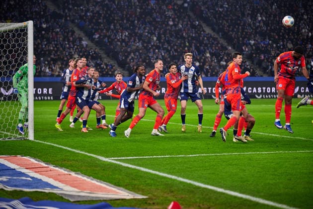 Hertha vor dem Schalke Tor, GER, Hertha BSC vs. ,FC Schalke 04, 2. Bundesliga, Saison 2025 2026, 18. Spieltag, 17.01.2026 (DFL REGULATIONS PROHIBIT ANY USE OF PHOTOGRAPHS AS IMAGE SEQUENCES AND OR QUASI - VIDEO). GER, Hertha BSC vs. ,FC Schalke 04, 2. Bundesliga, Saison 2025 2026, 18. Spieltag, 17.01.2026 Berlin