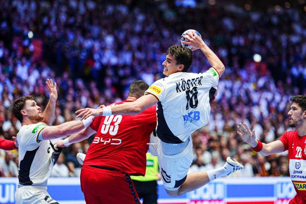 Wurf Tor Julian Koester (Deutschland, 18) DEN, Serbien vs. Deutschland, Handball, EHF Europameisterschaft 2026, Gruppe A, Spieltag 2, 17.01.2026 DEN, Serbien vs. Deutschland, Handball, EHF Europameisterschaft 2026, Gruppe A, Spieltag 2, 17.01.2026 Herning Copyright: xEibner-Pressefoto MarcelxvonxFehrnx EP_MFN