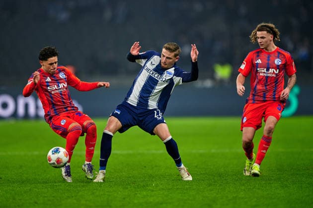 Soufiane El-Faouzi (FC Schalke 04, 23), Marten Winkler (Hertha BSC, 22), Mika Tom Wallentowitz (FC Schalke 04, 35), GER, Hertha BSC vs. ,FC Schalke 04, 2. Bundesliga, Saison 2025 2026, 18. Spieltag, 17.01.2026 (DFL REGULATIONS PROHIBIT ANY USE OF PHOTOGRAPHS AS IMAGE SEQUENCES AND OR QUASI - VIDEO). GER, Hertha BSC vs. ,FC Schalke 04, 2. Bundesliga, Saison 2025 2026, 18. Spieltag, 17.01.2026 Berlin