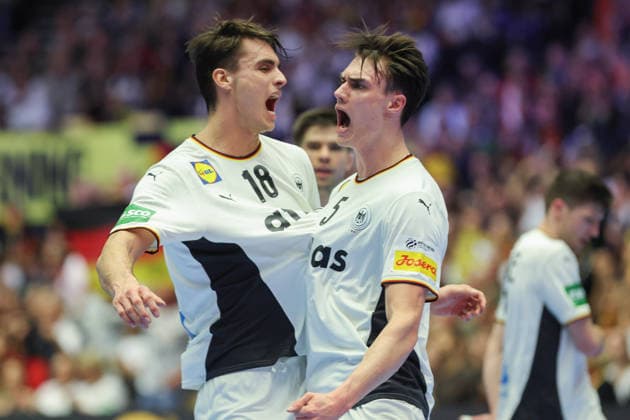 Serbien - Deutschland, EHF Handball EM 2026 Julian Köster (Deutschland, 18) und Miro Schluroff (Deutschland, 5) jubeln. Handball EHF Europameisterschaft, Länderspiel zwischen Serbien und Deutschland am 17. Januar 2026 in Herning (Dänemark)., Herning Dänemark Jyske Bank Boxen *** Serbia Germany, EHF European Handball Championship 2026 Julian Köster Germany, 18 and Miro Schluroff Germany, 5 cheering Handball EHF European Championship, international match between Serbia and Germany on January 17, 2026 in Herning Denmark , Herning Denmark Jyske Bank Boxing