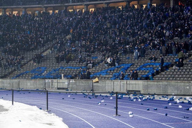 Fussball, Herren, Saison 2025 2026, 2. Bundesliga (18. Spieltag), Hertha BSC - FC Schalke 04, die Ultras von Hertha verließen nach 15 Minuten die Ostkurve und hinterließen den Schriftzug ACAB, 17.01. 2026, *** Soccer, Men, Season 2025 2026, 2 Bundesliga 18 Matchday , Hertha BSC FC Schalke 04, the Ultras of Hertha left the east curve after 15 minutes and left the lettering ACAB, 17 01 2026, Copyright: xSebastianxRäppold MatthiasxKochx