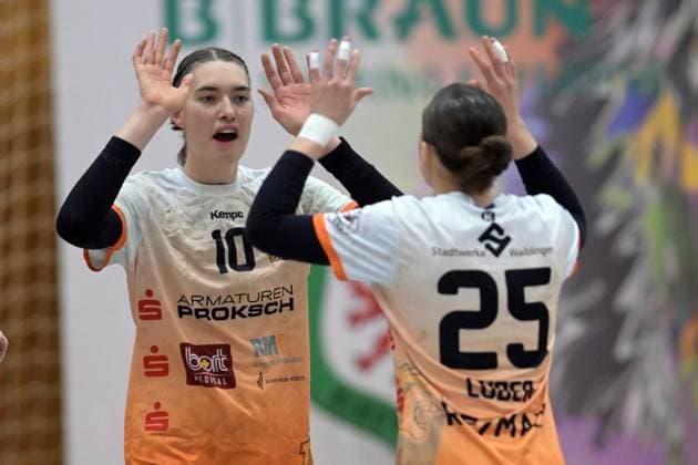 Jubel bei Isabel Kattner (VfL Waiblingen 10) und Maxime Luber (VfL Waiblingen 25) (R) , GER, SG 09 Kirchhof - VfL Waiblingen, Handball, 2. Bundesliga Frauen, 14. Spieltag, Saison 2025 2026, 17.01.2026, GER, SG 09 Kirchhof - VfL Waiblingen, Handball, 2. Bundesliga Frauen, 14. Spieltag, Saison 2025 2026, {date Melsungen Copyright: xEibner-Pressefotox xRolandxSippelx EP_RSL