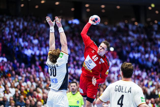 Wurf Tor Stefan Dodic (Serbien, 40) DEN, Serbien vs. Deutschland, Handball, EHF Europameisterschaft 2026, Gruppe A, Spieltag 2, 17.01.2026 DEN, Serbien vs. Deutschland, Handball, EHF Europameisterschaft 2026, Gruppe A, Spieltag 2, 17.01.2026 Herning Copyright: xEibner-Pressefoto MarcelxvonxFehrnx EP_MFN