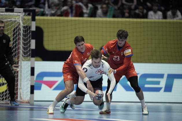 European Handball Championship, Czech Republic Norway Baerum 20260117 Norways Thomas Solstad, the Czech Republics MatÄj Havran and JonaÅ¡ Josef during the EC in handball between the Czech Republic and Norway in the Unity arena Photo Stian Lysberg Solum NTB Baerum Norway EDITORIAL USE ONLY RESTRICTED USE FOR BETTING COMPANIES  Copyright: xStianxLysbergxSolumx xNTBx