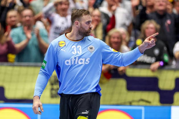 17.01.2026, Handball, Men s EHF EURO 2026, Deutschland - Serbien, Jyske Bank Boxen in Herning, Dänemark, Preliminary Round: Andreas Wolff (Germany 33) jubelnd Dänemark