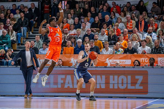 1. Basketball Bundesliga, easyCredit BBL, Saison 2025 2026, Herren, Hauptrunde, 16. Spieltag, 17.01.2026, RASTA Vechta - ALBA Berlin Malte Delow ( 6 - ALBA BERLIN) in Aktion Vechta RASTA Dome Niedersachsen Deutschland