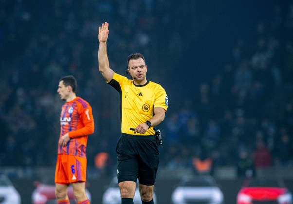 Fussball, Herren, Saison 2025 2026, 2. Bundesliga (18. Spieltag), Hertha BSC - FC Schalke 04, Schiedsrichter Wolfgang Haslberger, 17.01. 2026,