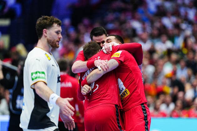 Serbien jubelt Jubel nach Sieg Spielende DEN, Serbien vs. Deutschland, Handball, EHF Europameisterschaft 2026, Gruppe A, Spieltag 2, 17.01.2026 DEN, Serbien vs. Deutschland, Handball, EHF Europameisterschaft 2026, Gruppe A, Spieltag 2, 17.01.2026 Herning Copyright: xEibner-Pressefoto MarcelxvonxFehrnx EP_MFN