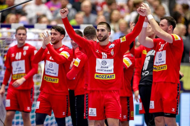 17.01.2026, Handball, Men s EHF EURO 2026, Deutschland - Serbien, Jyske Bank Boxen in Herning, Dänemark, Preliminary Round: Abschlussjubel nach dem Sieg der Serben gegen Deutschland. Jubel Freude Uros Kojadinovic (Serbien 15) Dänemark *** 17 01 2026, Handball, Men s EHF EURO 2026, Germany Serbia, Jyske Bank Boxing in Herning, Denmark, Preliminary Round Final cheers after Serbias victory over Germany Cheers of joy Uros Kojadinovic Serbia 15 Denmark