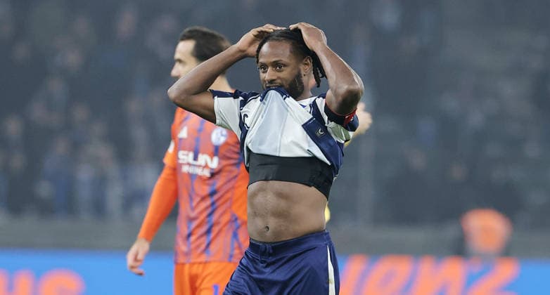 Deyovaisio Zeefuik enttäuscht nach Spielende Enttäuschung Fußball Fussball DFL 2.Bundesliga Herren 18. Spieltag Saison 2025 2026 17.01.2026 Hertha BSC Berlin vs. FC Schalke 04 S04 DFL regulations prohibit any use of photographs as image sequences and or quasi-video