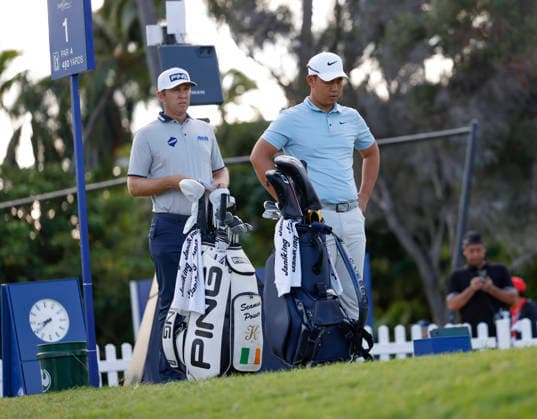 January 17, 2026, Honolulu, Hawaii, USA: SEAMUS POWER, left, and TOM KIM, right prepare to tee off at the 1st during Round 3 of the 2026 Sony Open in Honolulu, Hawaii on January 17, 2026. Honolulu USA - ZUMAm310 20260117_zsp_m310_052 Copyright: xElliotxMilesx