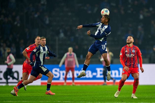 Jeremy Dudziak (Hertha BSC, 28), Kopfball, GER, Hertha BSC vs. ,FC Schalke 04, 2. Bundesliga, Saison 2025 2026, 18. Spieltag, 17.01.2026 (DFL REGULATIONS PROHIBIT ANY USE OF PHOTOGRAPHS AS IMAGE SEQUENCES AND OR QUASI - VIDEO). GER, Hertha BSC vs. ,FC Schalke 04, 2. Bundesliga, Saison 2025 2026, 18. Spieltag, 17.01.2026 Berlin