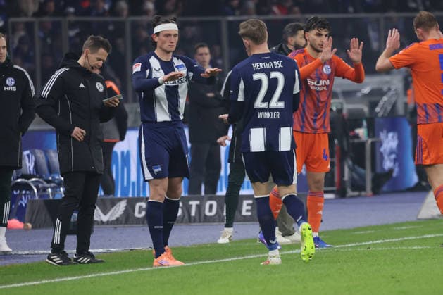 2. Fußball Bundesliga, Hertha BSC - Schalke 04; Fabian Reese (Hertha, 11) wird eingewechselt, während der Begegnung in der 2. Fußball Bundesliga, Hertha BSC Berlin - Schalke 04, 17.01.2026 in Berlin, Olympiastadion. DFB regulations prohibit any use of photographs as image sequences and or quasi video.