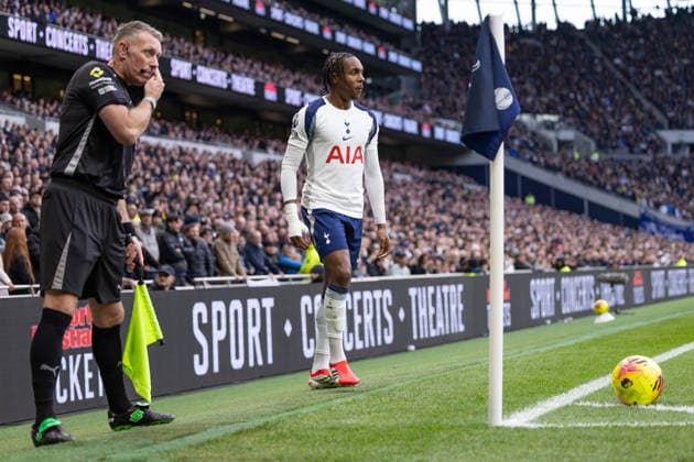 Tottenham Hotspur v West Ham United, Premier League, Football, Tottenham Hotspur Stadium, London, UK - 17 Jan 2026 Mathys Tel of Tottenham Hotspur prepares to take a corner London Tottenham Hotspur Stadium Tottenham GBR, UK NEWSPAPERS OUT Copyright: xEllixBirchx