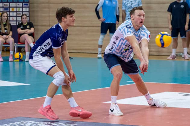 1.Volleyball Bundesliga -Saison 2025 2026 Cerebricks Volley Goats Mitteldeutschland vs.ASV Dachau Halle, Deutschland 17. Januar 2026: Im Bild:v.li.Mika Kenji Takano (Dachau) und Levi Olson (Dachau) Halle Saale swh.Arena Sachsen-Anhalt Deutschland