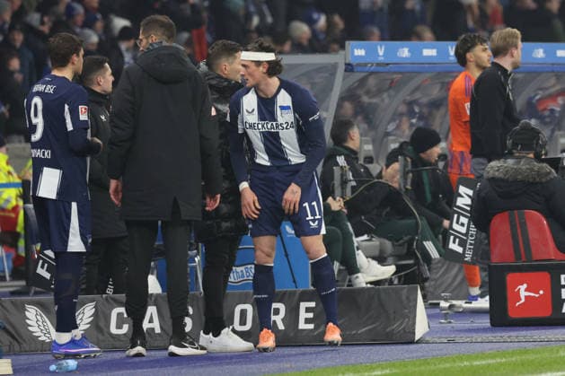 2. Fußball Bundesliga, Hertha BSC - Schalke 04; Fabian Reese (Hertha, 11) wird eingewechselt, während der Begegnung in der 2. Fußball Bundesliga, Hertha BSC Berlin - Schalke 04, 17.01.2026 in Berlin, Olympiastadion. DFB regulations prohibit any use of photographs as image sequences and or quasi video.