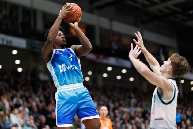 Nahiem Alleyne (Skyliners Frankfurt) im Zweikampf mit Steven Ashworth(Gladiators Trier), Vet Concept Gladiators Trier vs Skyliners Frankfurt, Basketball, easyCredit BBL, 16. Spieltag, Saison 2025 2026, 17.01.2026 Vet Concept Gladiators Trier vs Skyliners Frankfurt, Basketball, easyCredit BBL, 16. Spieltag, Saison 2025 2026, 17.01.2026 Copyright: xEibner-Pressefoto AlexanderxNeisx EP_ANS