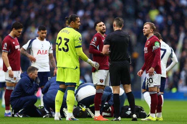 Tottenham Hotspur v West Ham United, Premier League West Ham forward Taty Castellanos reacts to referee Jarred Gillett during the Tottenham Hotspur v West Ham United Premier League match at the Tottenham Hotspur Stadium, London, England on 17 January 2026 Credit: Sally Rawlins Every Second Media Editorial use only. All images are copyright Every Second Media Limited. No images may be reproduced without prior permission. All rights reserved. Premier League and Football League images are subject to licensing agreements with Football DataCo Limited. see https: www.football-dataco.com Copyright: xIMAGO EveryxSecondxMediax ESM-1762-0160 SallyxRawlinsx xEveryxSecondxMediax