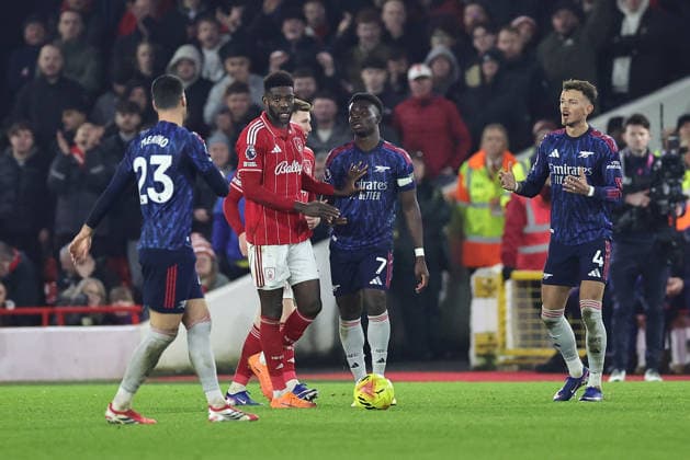NOTTINGHAM, ENGLAND - JANUARY 17: Ibrahim Sangare of Nottingham Forest and Bukayo Saka of Arsenal interact during the Premier League match between Nottingham Forest and Arsenal at City Ground on January 17, 2026 in Nottingham, England. (Photo by James Holyoak) SPO 