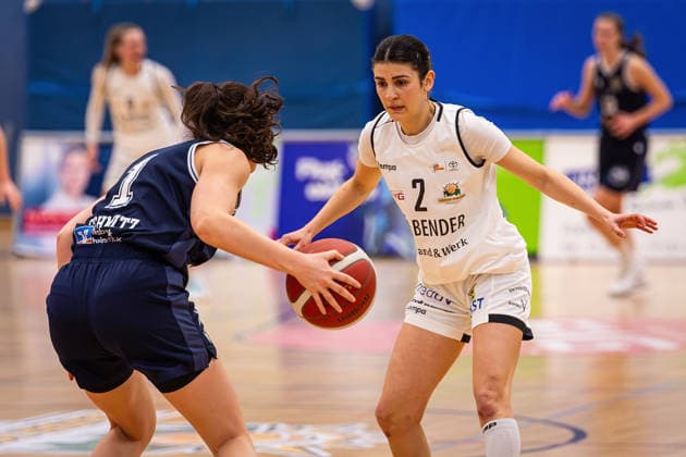 17.01.2026, xovx, Basketball Frauen 2. Bundesliga Nord, Bender Baskets Grünberg - Hürther BC v.l. Sara Schmitz (Hürther BC), Lotte Seegräber (Bender Baskets Grünberg) Grünberg Sporthalle Theo-Koch-Schule Hessen Deutschland (DE)