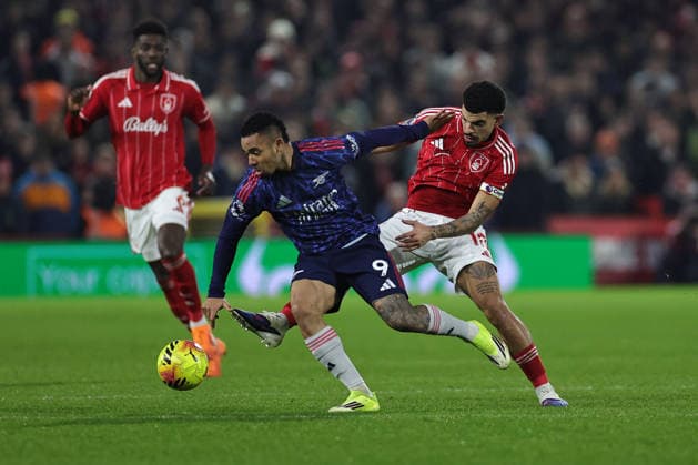 NOTTINGHAM, ENGLAND - JANUARY 17: Gabriel Jesus of Arsenal runs with the ball under pressure from Morgan Gibbs-White of Nottingham Forest during the Premier League match between Nottingham Forest and Arsenal at City Ground on January 17, 2026 in Nottingham, England. (Photo by James Holyoak) SPO 