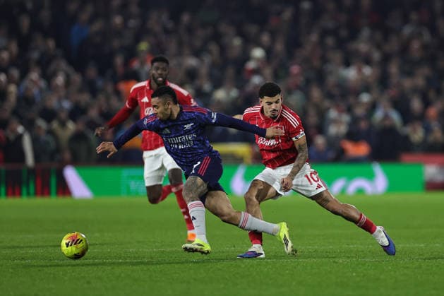 NOTTINGHAM, ENGLAND - JANUARY 17: Gabriel Jesus of Arsenal runs with the ball under pressure from Morgan Gibbs-White of Nottingham Forest during the Premier League match between Nottingham Forest and Arsenal at City Ground on January 17, 2026 in Nottingham, England. (Photo by James Holyoak) SPO 