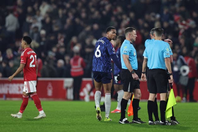 NOTTINGHAM, ENGLAND - JANUARY 17: Gabriel of Arsenal interacts with the match officials at the final whitle during the Premier League match between Nottingham Forest and Arsenal at City Ground on January 17, 2026 in Nottingham, England. (Photo by James Holyoak) SPO 
