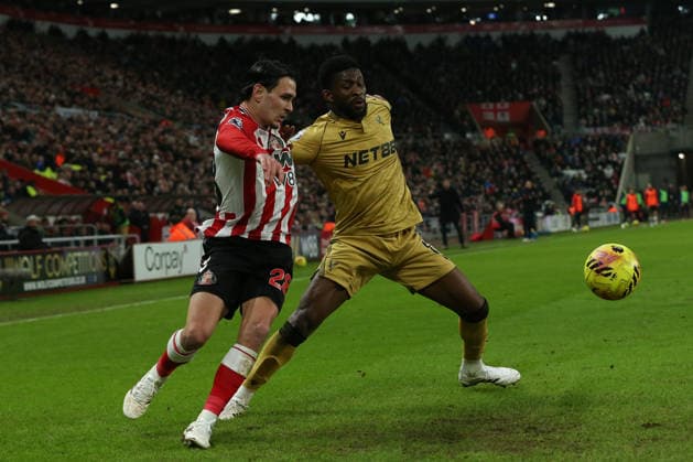 Sunderland v Crystal Palace - Premier League Jefferson Lerma of Crystal Palace holds off Enzo Le Fee of Sunderland during the Premier League match between Sunderland and Crystal Palace at the Stadium of Light in Sunderland, England, on January 17, 2026. Sunderland Tyne and Wear United Kingdom  Copyright: xMIxNewsx originalFilename:fletcher-sunderla260117_np91W.jpg