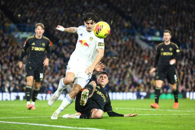 Leeds United v Fulham - Premier League Pascal Struijk of Leeds United and Jorge Cuenca of Fulham are in action during the Premier League match between Leeds United and Fulham at Elland Road in Leeds, United Kingdom, on January 17, 2026. Leeds West Yorkshire United Kingdom  Copyright: xMIxNewsx originalFilename:fletcher-leedsuni260117_npqMc.jpg