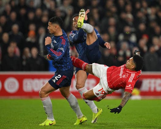 Nottingham Forest v Arsenal - Premier League Igor Jesus of Nottingham Forest catches William Saliba of Arsenal, resulting in medical attention during the Premier League match between Nottingham Forest and Arsenal at the City Ground in Nottingham, England, on January 17, 2026. Nottingham Nottinghamshire United Kingdom  Copyright: xMIxNewsx originalFilename:fletcher-nottingh260117_npFXP.jpg
