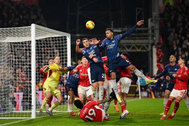 Nottingham Forest v Arsenal - Premier League Mikel Merino of Arsenal and Gabriel of Arsenal battle for the ball during the Premier League match between Nottingham Forest and Arsenal at the City Ground in Nottingham, England, on January 17, 2026. Nottingham Nottinghamshire United Kingdom  Copyright: xMIxNewsx originalFilename:fletcher-nottingh260117_np33F.jpg