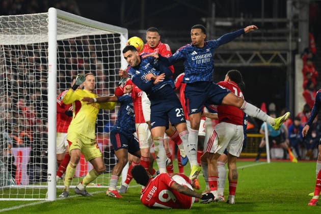 Nottingham Forest v Arsenal - Premier League Players battle for the ball during the Premier League match between Nottingham Forest and Arsenal at the City Ground in Nottingham, England, on January 17, 2026. Nottingham Nottinghamshire United Kingdom  Copyright: xMIxNewsx originalFilename:fletcher-nottingh260117_npqR8.jpg