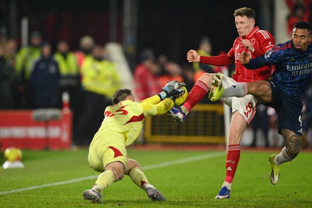 Nottingham Forest v Arsenal - Premier League Matz Sels, the Nottingham Forest goalkeeper, saves a close-range attempt from Gabriel Jesus of Arsenal during the Premier League match between Nottingham Forest and Arsenal at the City Ground in Nottingham, on January 17, 2026. Nottingham Nottinghamshire United Kingdom  Copyright: xMIxNewsx originalFilename:fletcher-nottingh260117_nprJs.jpg