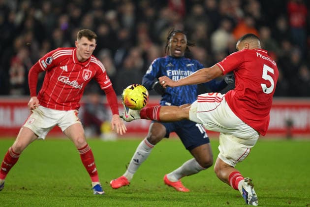 Nottingham Forest v Arsenal - Premier League Murillo of Nottingham Forest wins the ball during the Premier League match between Nottingham Forest and Arsenal at the City Ground in Nottingham, on January 17, 2026. Nottingham Nottinghamshire United Kingdom  Copyright: xMIxNewsx originalFilename:fletcher-nottingh260117_np0j4.jpg