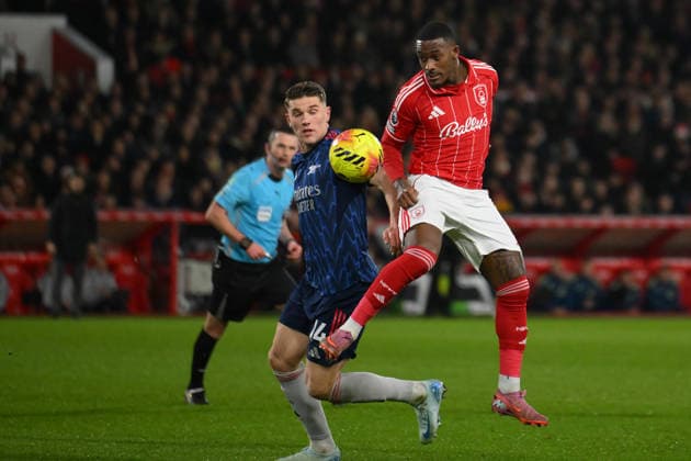 Nottingham Forest v Arsenal - Premier League Callum Hudson-Odoi of Nottingham Forest heads the ball under pressure from Viktor Gyokeres of Arsenal during the Premier League match between Nottingham Forest and Arsenal at the City Ground in Nottingham, England, on January 17, 2026. Nottingham Nottinghamshire United Kingdom  Copyright: xMIxNewsx originalFilename:fletcher-nottingh260117_npqng.jpg
