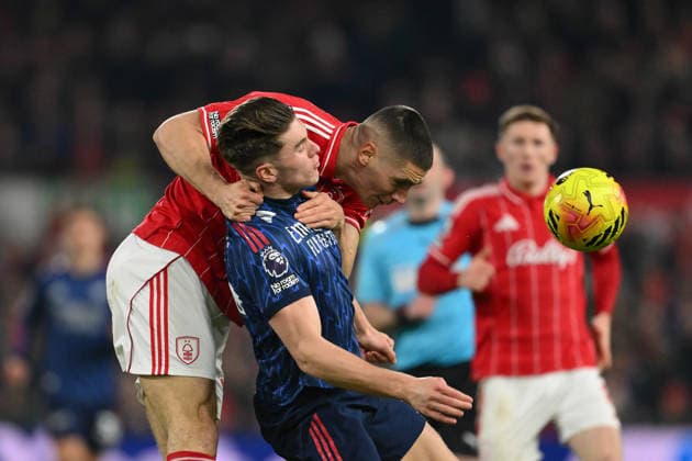 Nottingham Forest v Arsenal - Premier League Nikola Milenkovic of Nottingham Forest battles with Viktor Gyokeres of Arsenal during the Premier League match between Nottingham Forest and Arsenal at the City Ground in Nottingham, England, on January 17, 2026. Nottingham Nottinghamshire United Kingdom  Copyright: xMIxNewsx originalFilename:fletcher-nottingh260117_npXFV.jpg