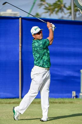 HONOLULU, HI - JANUARY 17: Hideki Matsuyama (JPN) watches his tee shot on 10 during the third round of the Sony Open on January 17, 2026, at Waialae Country Club, Honolulu, Hawaii. (Photo by Ken Murray Icon Sportswire) GOLF: JAN 17 PGA, Golf Herren Sony Open in Hawaii EDITORIAL USE ONLY Icon2601170223