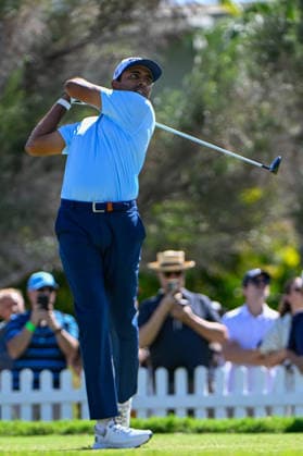 HONOLULU, HI - JANUARY 17: Sudarshan Yellamaraju (CAN) watches his tee shot 1 during the third round of the Sony Open on January 17, 2026, at Waialae Country Club, Honolulu, Hawaii. (Photo by Ken Murray Icon Sportswire) GOLF: JAN 17 PGA, Golf Herren Sony Open in Hawaii EDITORIAL USE ONLY Icon2601170333