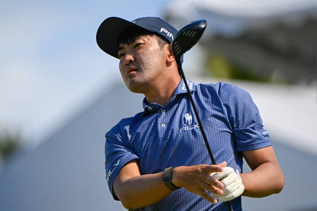 HONOLULU, HI - JANUARY 17: Takumi Kanaya (JPN) watches his tee shot 1 during the third round of the Sony Open on January 17, 2026, at Waialae Country Club, Honolulu, Hawaii. (Photo by Ken Murray Icon Sportswire) GOLF: JAN 17 PGA, Golf Herren Sony Open in Hawaii EDITORIAL USE ONLY Icon2601170383