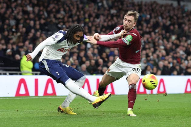 Tottenham v West Ham 17 January 2026, London - Premier League Football - Tottenham Hotspur v West Ham United - Djed Spence of Tottenham Hotspur and Jarrod Bowen of West Ham United - Photo: Charlotte Wilson Offside. London UK Copyright: xCharlottexWilsonx xOffsidexOffside