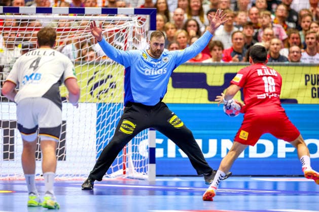 17.01.2026, Handball, Men s EHF EURO 2026, Deutschland - Serbien, Jyske Bank Boxen in Herning, Dänemark, Preliminary Round: Andreas Wolff (Germany 33) neben Nemanja Ilic (Serbien 19) Dänemark