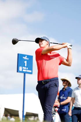 January 17, 2026, Honolulu, Hawaii, USA: ADRIEN DUMONT DE CHASSART makes a tee shot at the 1st during Round 3 of the 2026 Sony Open in Honolulu, Hawaii on January 17, 2026. Honolulu USA - ZUMAm310 20260117_zsp_m310_122 Copyright: xElliotxMilesx